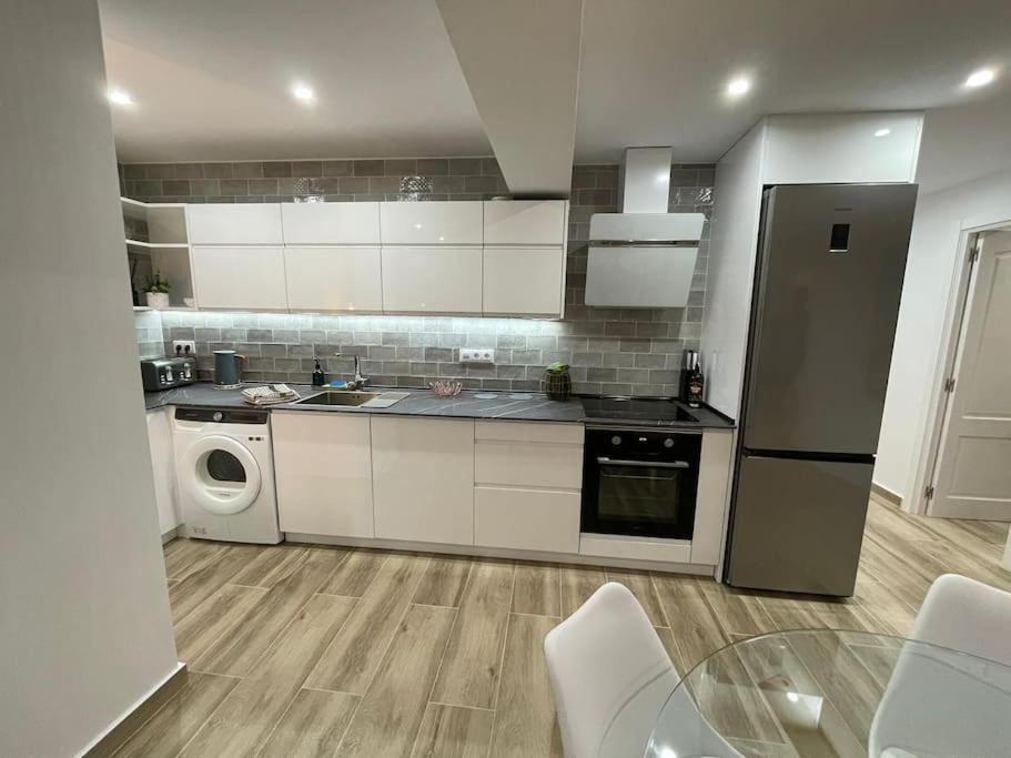 Waterfront 3 Bed Apartment, 90M From The Beach Platja de Larenal Εξωτερικό φωτογραφία