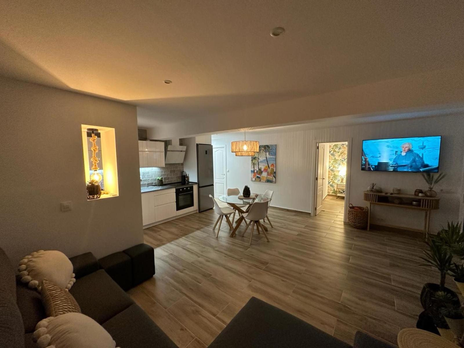 Waterfront 3 Bed Apartment, 90M From The Beach Platja de Larenal Εξωτερικό φωτογραφία
