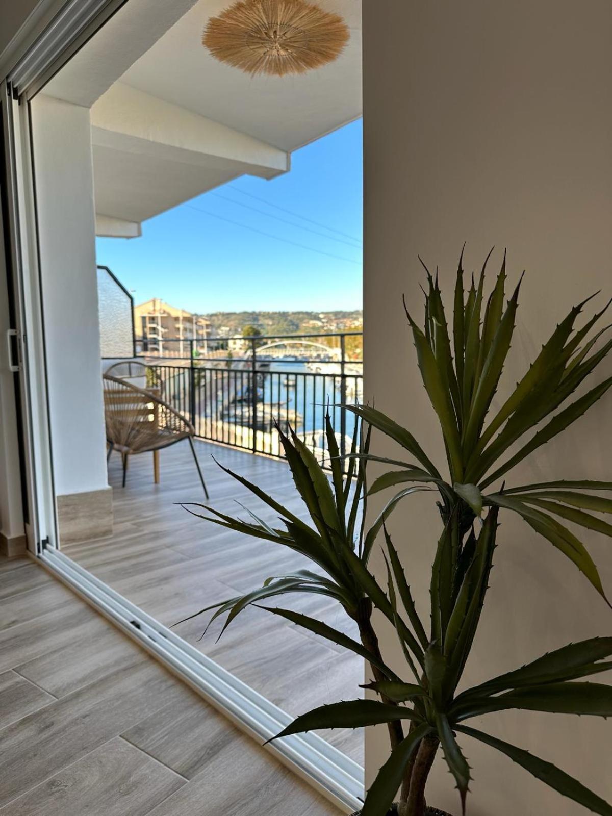 Waterfront 3 Bed Apartment, 90M From The Beach Platja de Larenal Εξωτερικό φωτογραφία
