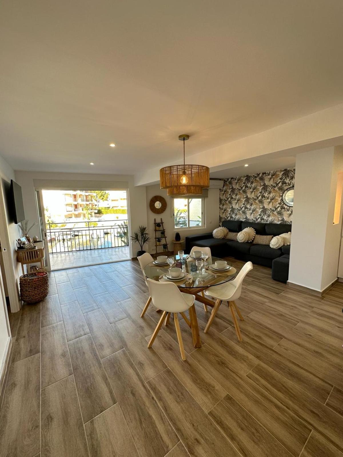 Waterfront 3 Bed Apartment, 90M From The Beach Platja de Larenal Εξωτερικό φωτογραφία
