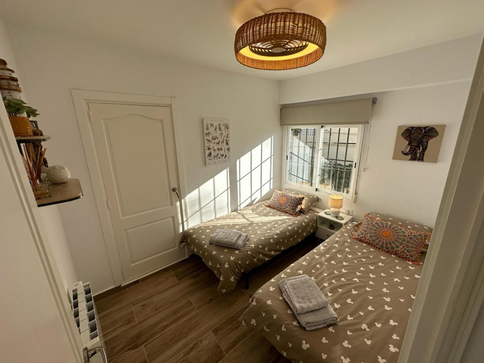 Waterfront 3 Bed Apartment, 90M From The Beach Platja de Larenal Εξωτερικό φωτογραφία