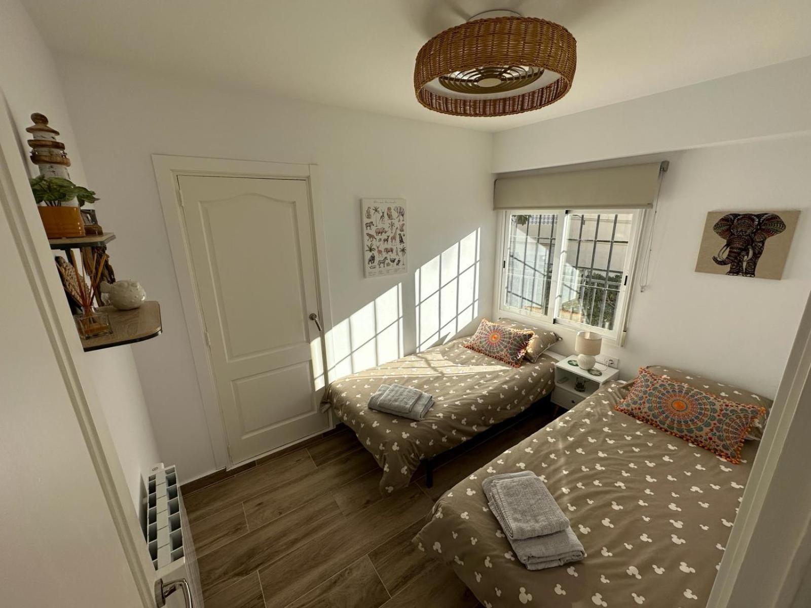 Waterfront 3 Bed Apartment, 90M From The Beach Platja de Larenal Εξωτερικό φωτογραφία