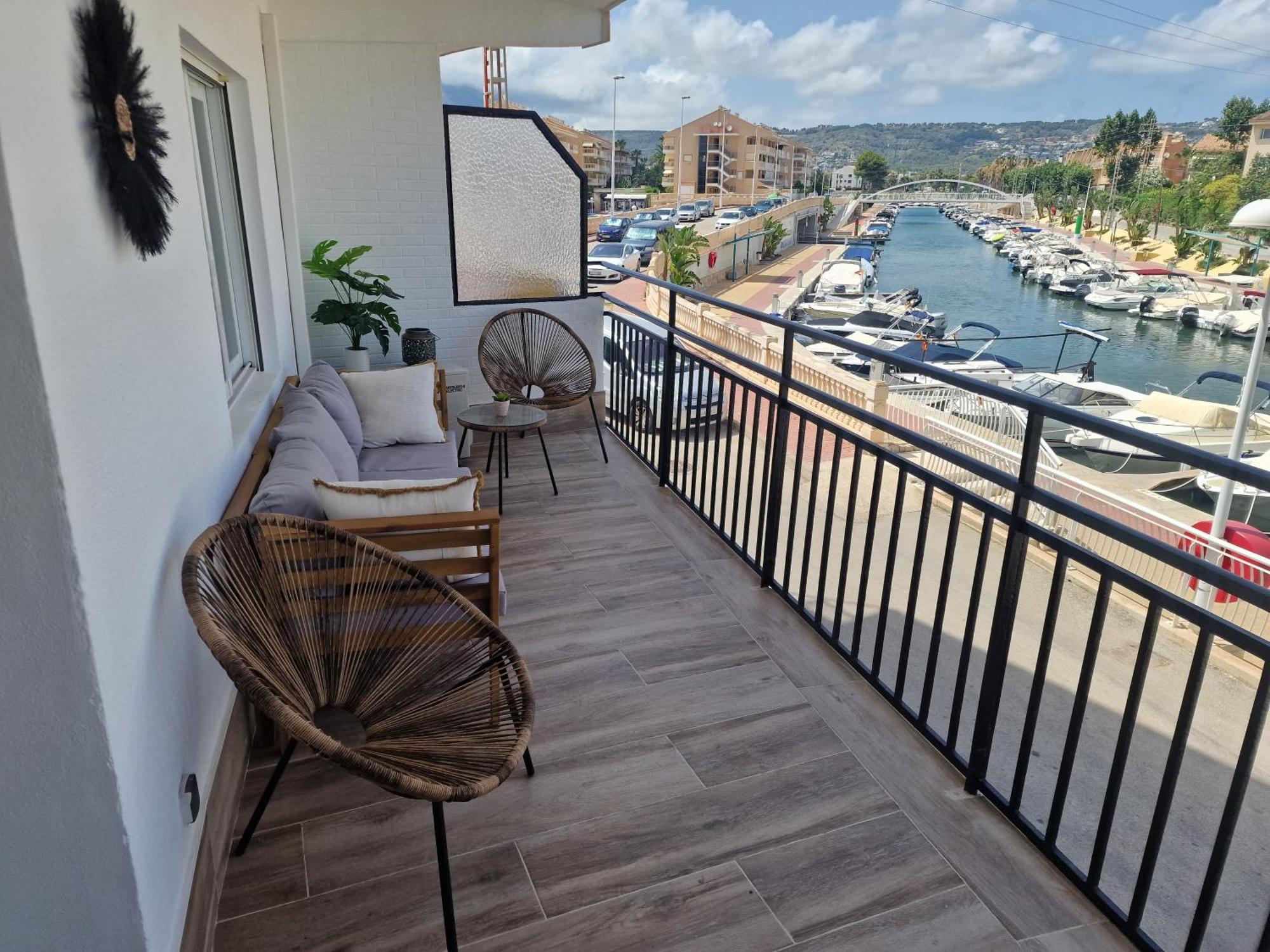 Waterfront 3 Bed Apartment, 90M From The Beach Platja de Larenal Εξωτερικό φωτογραφία