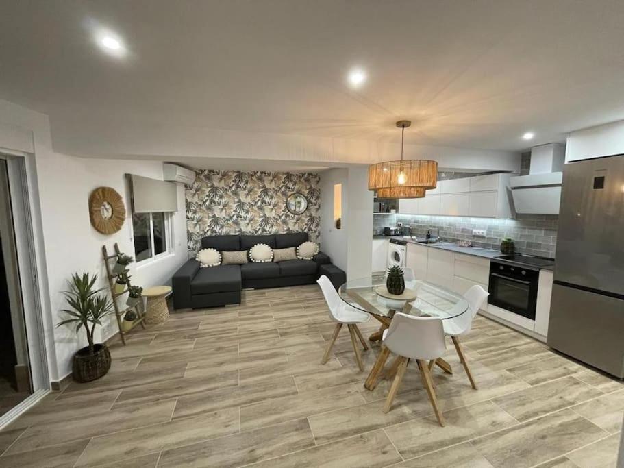Waterfront 3 Bed Apartment, 90M From The Beach Platja de Larenal Εξωτερικό φωτογραφία