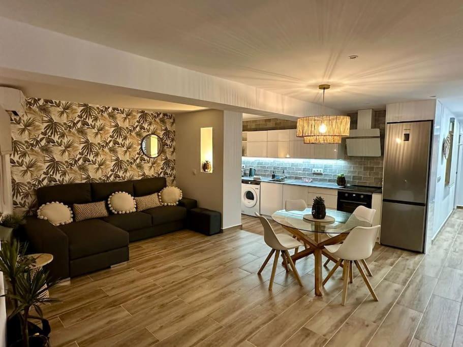 Waterfront 3 Bed Apartment, 90M From The Beach Platja de Larenal Εξωτερικό φωτογραφία